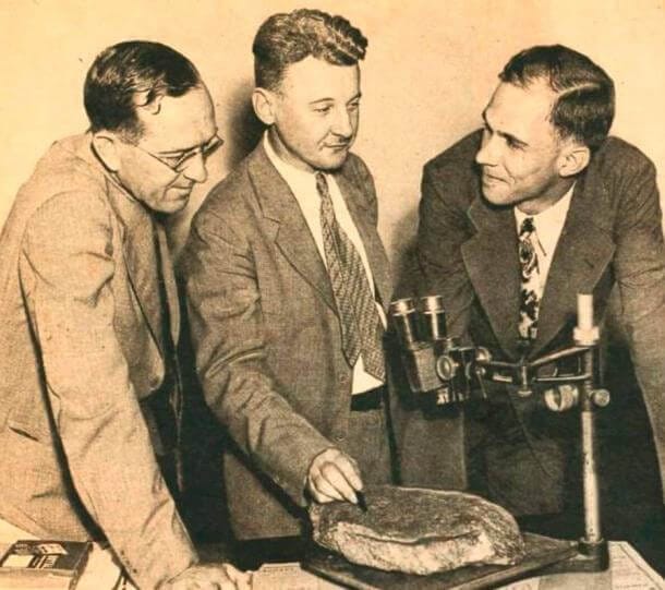 Haywood Pearce, Jr. with Emory colleagues James G. Lester, left, and Ben W. Gibson put the stone under the microscope